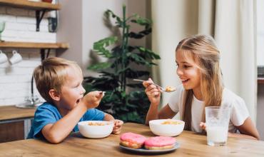 Las claves de las nuevas guías alimentarias de Estados Unidos que exponen déficits de la niñez en Argentina