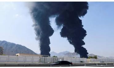 Irán golpea el aeropuerto de Dubái y un puerto petrolero clave de Emiratos Árabes Unidos