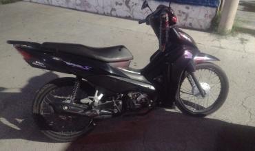 Secuestran una motocicleta en aparente estado de abandono en el barrio Panamericano