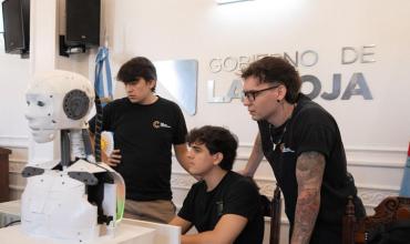 La Rioja presentó el primer robot humanoide desarrollado en la provincia por jóvenes profesionales