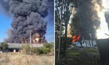 Se incendia un depósito de pintura en Francisco Álvarez: el tren Sarmiento está interrumpido