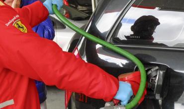 Las petroleras se alinearon con YPF y mantendrán estables los precios de los com