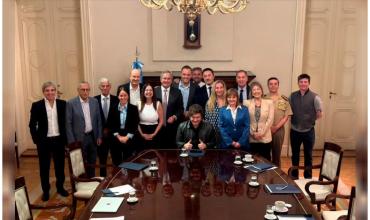 Milei reúne al Gabinete este lunes para intentar dar vuelta la página con el caso Adorni