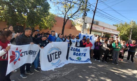 Protesta en la Casa de Martin Menem por la caída del programa Potenciar Trabajo: "Hay compañeros que se fueron a vender café"
