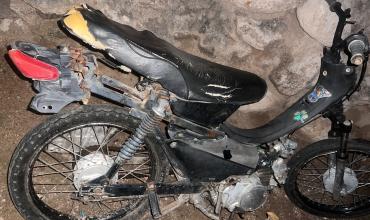 Intentó robar una moto, fue reducido por vecinos y logró escapar