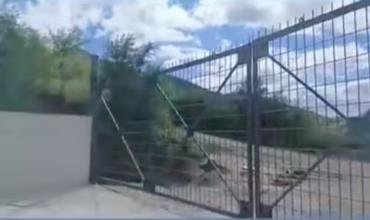 Denunciaron que una minera tapó el acceso a un arroyo