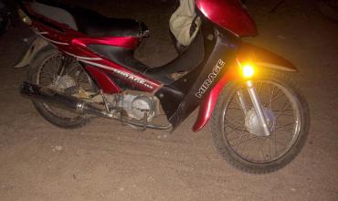 Derrape de motocicleta en Desiderio Tello : una mujer fue trasladada y quedó en observación