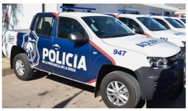 Accidente en Av Los Cactus: una motocicleta chocó a un auto que estaba estacionado en una zona sin iluminación 