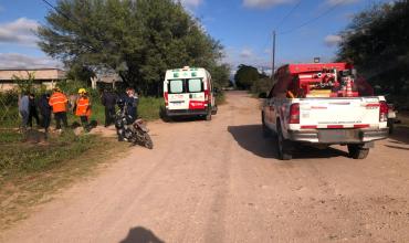 Una mujer sufrió una caída de motocicleta en el ingreso al barrio Francisco I