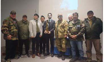 “El mayor honor de mi vida”: veteranos de Malvinas distinguieron al embajador que hizo tapar un mapa con las islas como británicas
