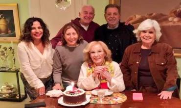 Mirtha Legrand volvió al clásico té de los domingos con amigos en su casa