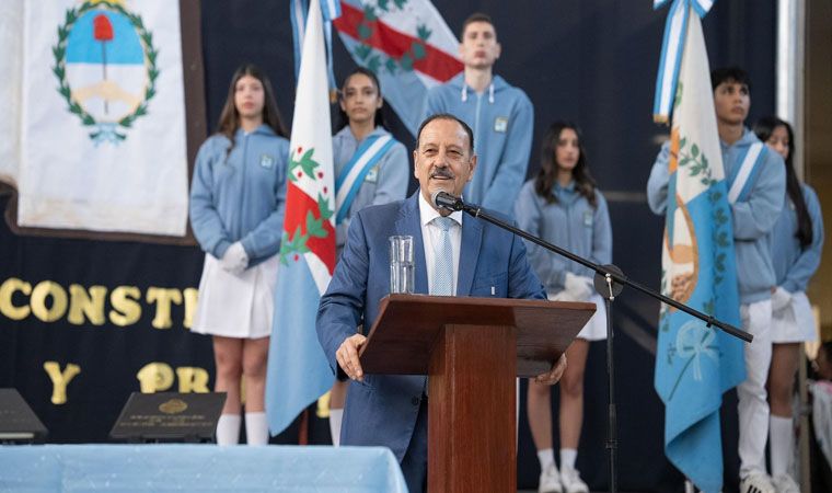 "Defender estas leyes es defender la libertad y la dignidad de todos", dijo Ricardo Quintela al encabezar el acto de promesa de lealtad a la Constitución