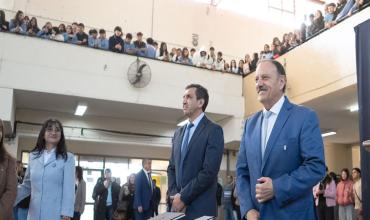  Promesa de lealtad a la Constitución : Estudiantes riojanos asumieron el compromiso de defender la democracia