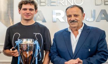 El Gobernador Quintela recibió al ciclista riojano, Agustín Durán, campeón de Río Pinto 2026