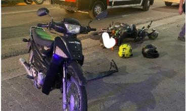 Motociclista resultó herido tras chocar contra un auto estacionado en el barrio Parque Americano