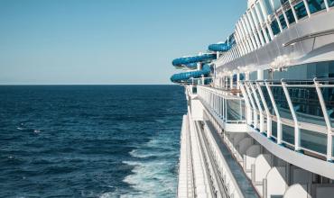 Más de 1.700 personas confinadas en un crucero en Burdeos (Francia) por un posible brote de norovirus tras la muerte de un pasajero