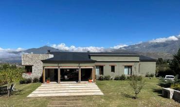 El gobernador de Tucumán, Osvaldo Jaldo defendió la compra de una casa de fin de semana por US$ 300.000
