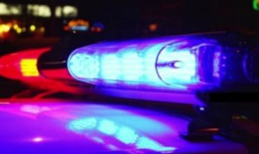 Intentaron robar la rueda de auxilio de un auto en el barrio Hospital
