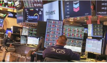 Viernes negro: Wall Street cerró la semana en rojo luego de que el petróleo superara los 105 dólares
