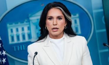 Renunció la directora de Inteligencia Nacional de Donald Trump, Tulsi Gabbard