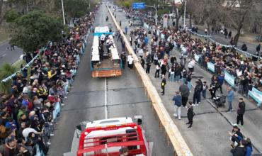 Descontrol por el sándwich de matambre gigante en Avellaneda: derribaron vallas para llevarse porciones