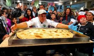 Argentina rompió un récord Guinness con la empanada más grande del mundo: superó por 10 kilos la marca anterior