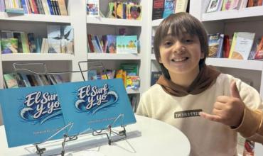 Tiene 10 años, escribió un libro sobre sus vacaciones y cumplió su máximo sueño