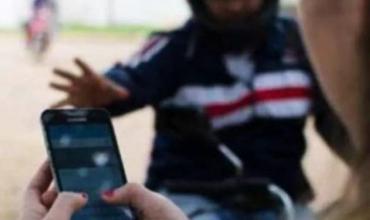 Le arrebataron el celular en la vía pública y lo recuperaron minutos después