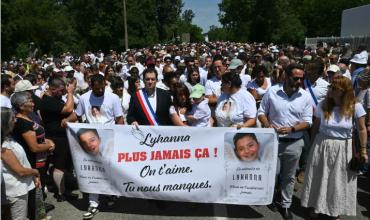 Conmoción en Francia por el asesinato de una niña de 11 años: miles de personas marcharon en silencio para exigir justicia
