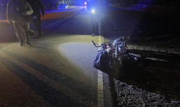 Chepes: un motociclista chocó contra un hombre que estaba tendido sobre la calzada