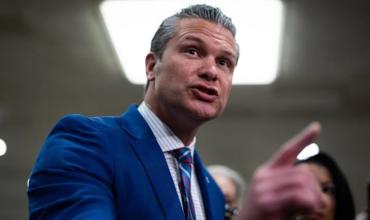 Pete Hegseth: el ejército estadounidense “estará ocupado esta noche”