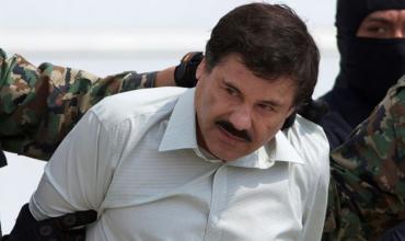 Vive aislado 23 horas al día y hostiga a los jueces con cartas: el plan del Chapo Guzmán para dejar la cárcel