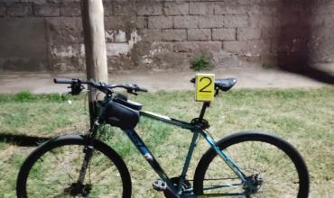 Ciclista sufrió graves lesiones tras caer en plena avenida por una convulsión