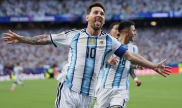 El gesto de Messi con una figura de Argelia que enterneció las redes sociales tras el triunfo de Argentina en el Mundial
