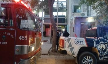 Incendio en una vivienda: se prendió fuego un caloventor y parte de un dormitorio