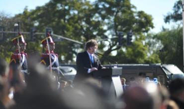 Lo que no se vio del acto en Rosario: los libros que Milei le pidió a Pullaro, los gestos de Villarruel y el reencuentro de Bullrich con Adorni