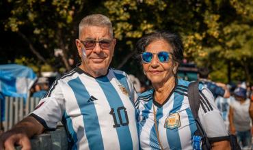 Están juntos hace 60 años, fueron a ocho mundiales siguiendo a la Selección y cuentan qué cambió en esta Copa del Mundo