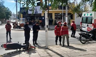 Dos motociclistas resultaron heridos tras un choque en avenida Facundo Quiroga