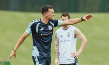 Dibu Martínez será titular ante Jordania y Scaloni ensayó con un once alternativo en el entrenamiento