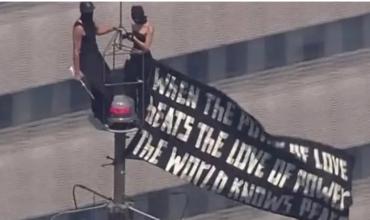 Sorpresa en Nueva York: activistas escalaron el Empire State, desplegaron una bandera y terminaron detenidos
