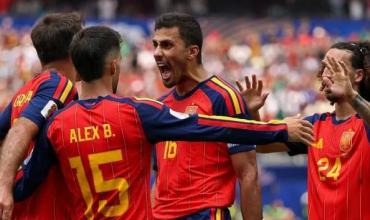 Con un doblete de Oyarzabal, España goleó a Austria y se clasificó a octavos