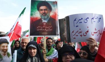 Irán comienza los mayores funerales de su historia para despedir a Alí Jameneí