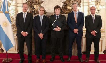 Luis Caputo presenta hoy el plan para afrontar los pagos de deuda hasta fines de 2027
