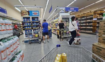 El consumo acentuó su caída en mayo y los supermercados son los más afectados