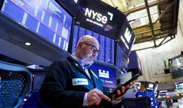 El riesgo país cae a 403 puntos en el cierre de la semana