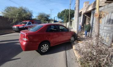 Una conductora resultó herida tras chocar contra un árbol en avenida Luis Vernet 