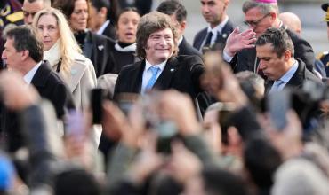 El Gobierno asegura que Milei mejoró en las encuestas tras la salida de Adorni y prepara una nueva estrategia electoral