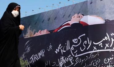 Teherán exhibió un mural con Donald Trump en un ataúd y el mensaje: “Matamos a Trump”