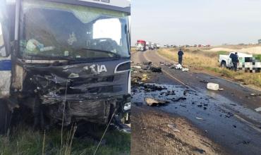 Retiraron una camioneta de la concesionaria y horas después murieron al chocar de frente contra un camión