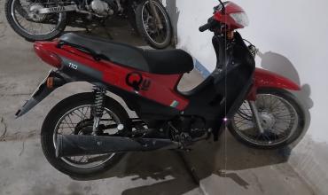 Recuperaron una motocicleta robada que había sido abandonada en el barrio Las Agaves